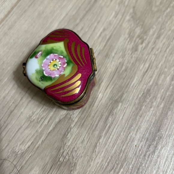 Limoges Trinket Box LaGloriette No. 145/250 Handpainted France Cranberry & Gold - Picture 4 of 11